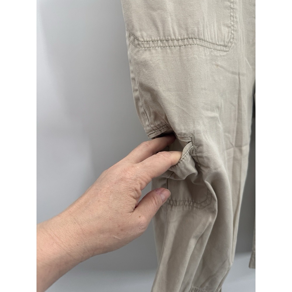 Womens Dockers Midrise Curvy Capris Cargo Pants 12 Khakis Utility Hiking Beachy - Picture 3 of 14